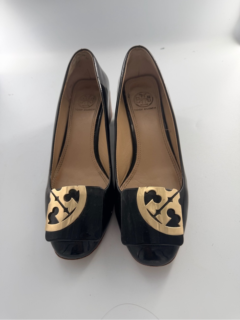 Tory Burch Black Patent Leather Gold Logo Block Heel Pumps Size 6.5